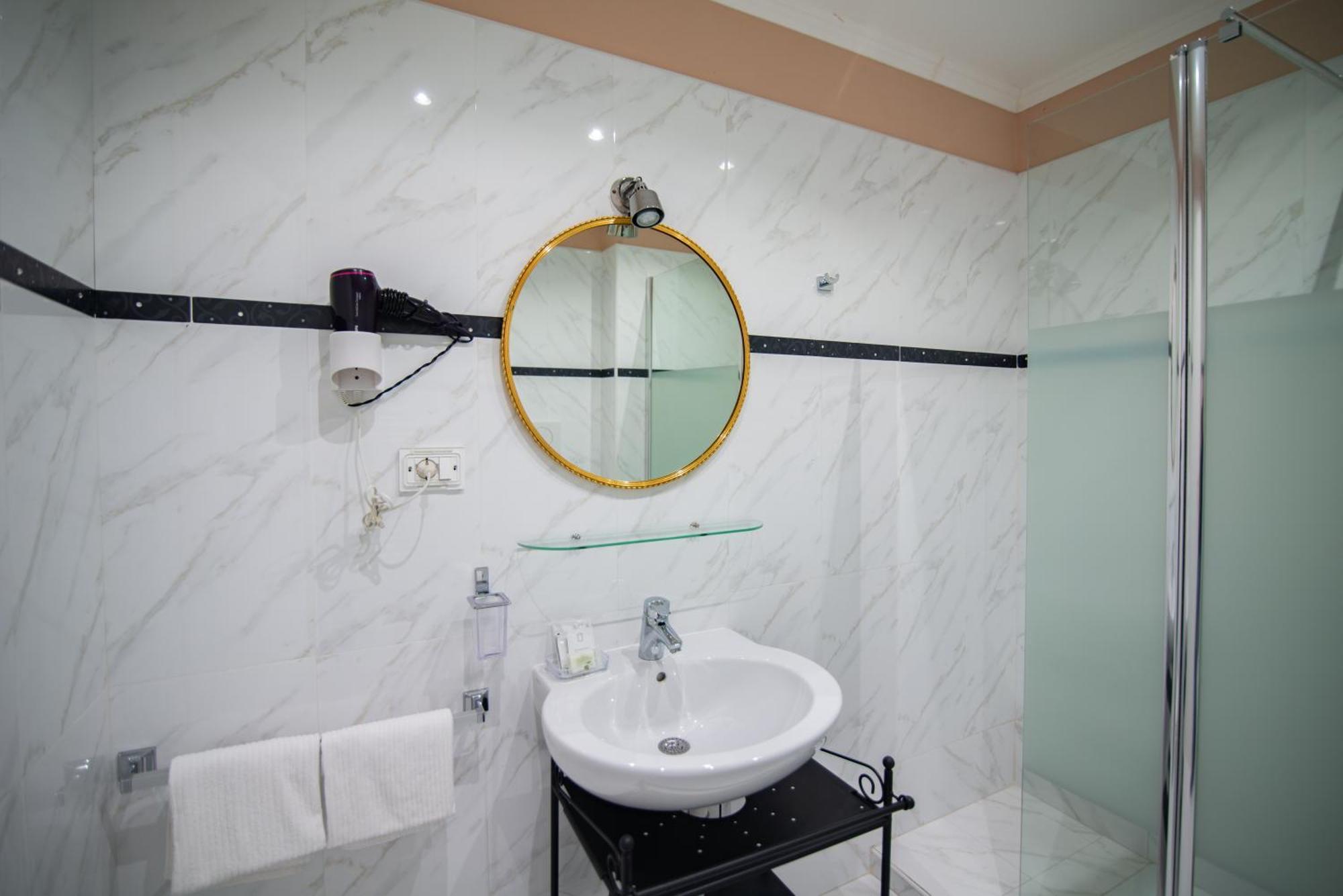 Home Grifondoro Affittacamere Genoa Bagian luar foto