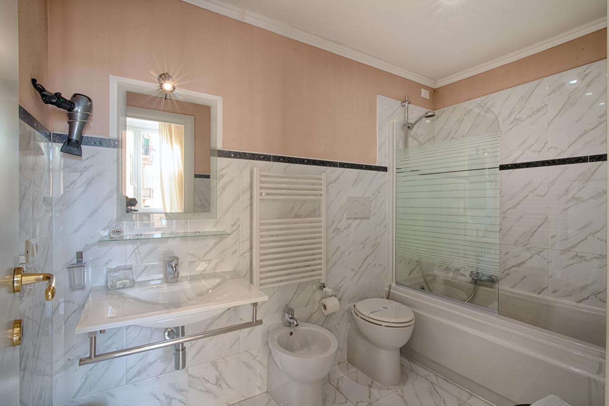 Home Grifondoro Affittacamere Genoa Bagian luar foto